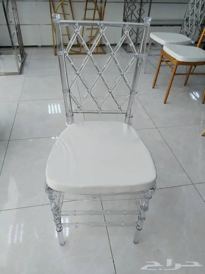 كراسي الكريلك الشفاف 2