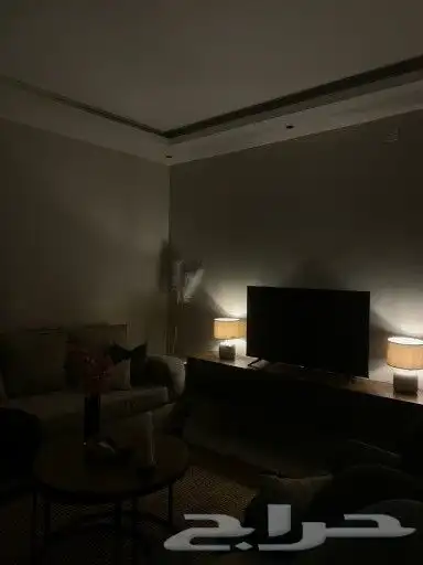 طاولات تلفزيون تنفع معلقه او على الارض 5