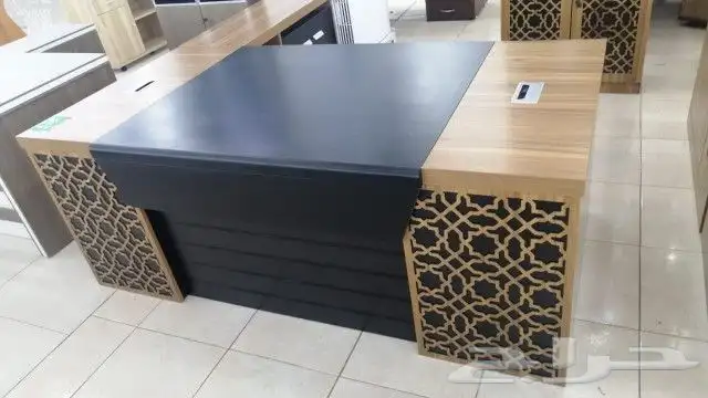 مكاتب حديد وقزاز وخشب وميلامين مقاس مختلفه 30