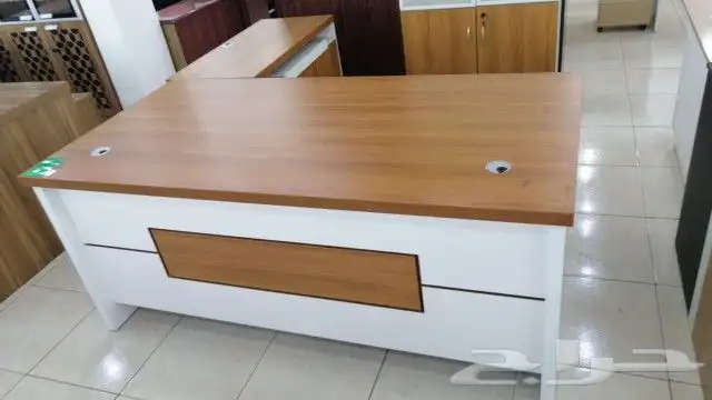 مكاتب حديد وقزاز وخشب وميلامين مقاس مختلفه 35
