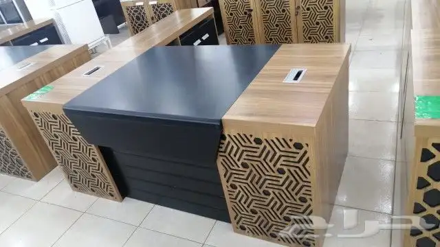 مكاتب حديد وقزاز وخشب وميلامين مقاس مختلفه 31