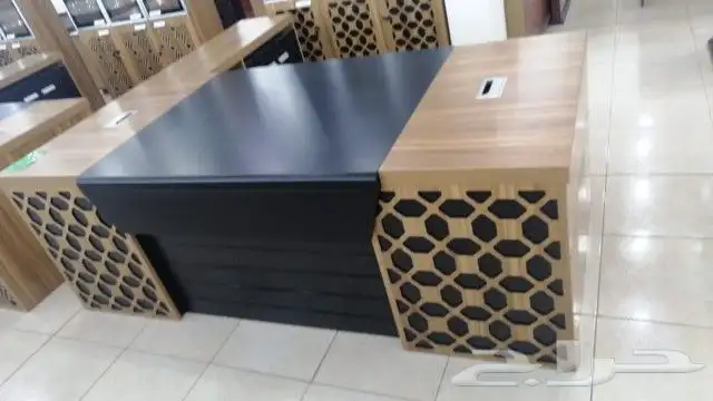مكاتب حديد وقزاز وخشب وميلامين مقاس مختلفه 32