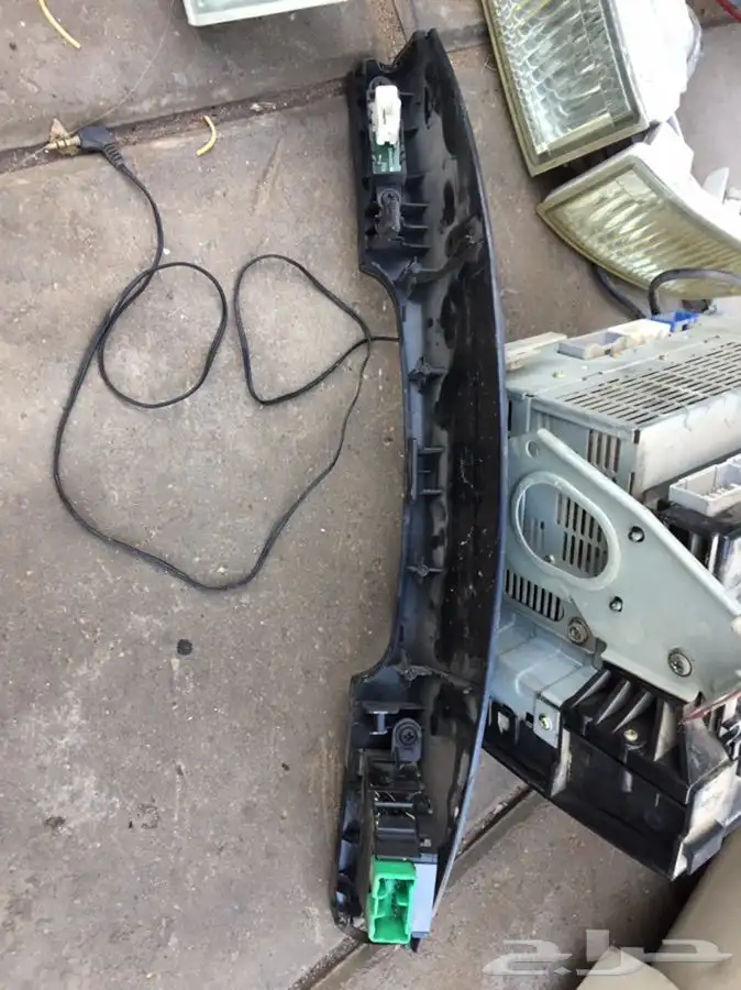 للبيع قطع لكزس 400 8