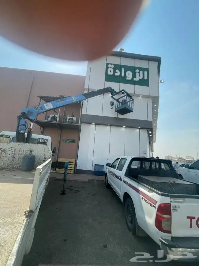 ونش سطحه للايجار سله لرفع العمال 10