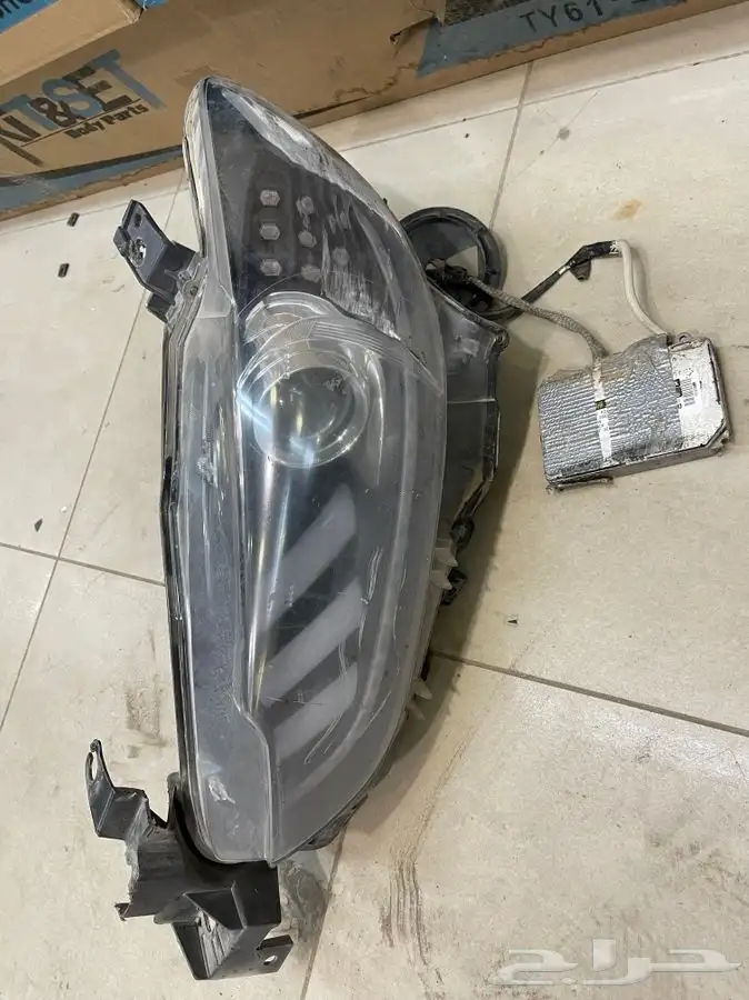 شمعات مازدا رياضيه عليها عدسات هيلا5 وزينون 2