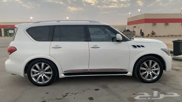 جيب انفنتي QX56 3