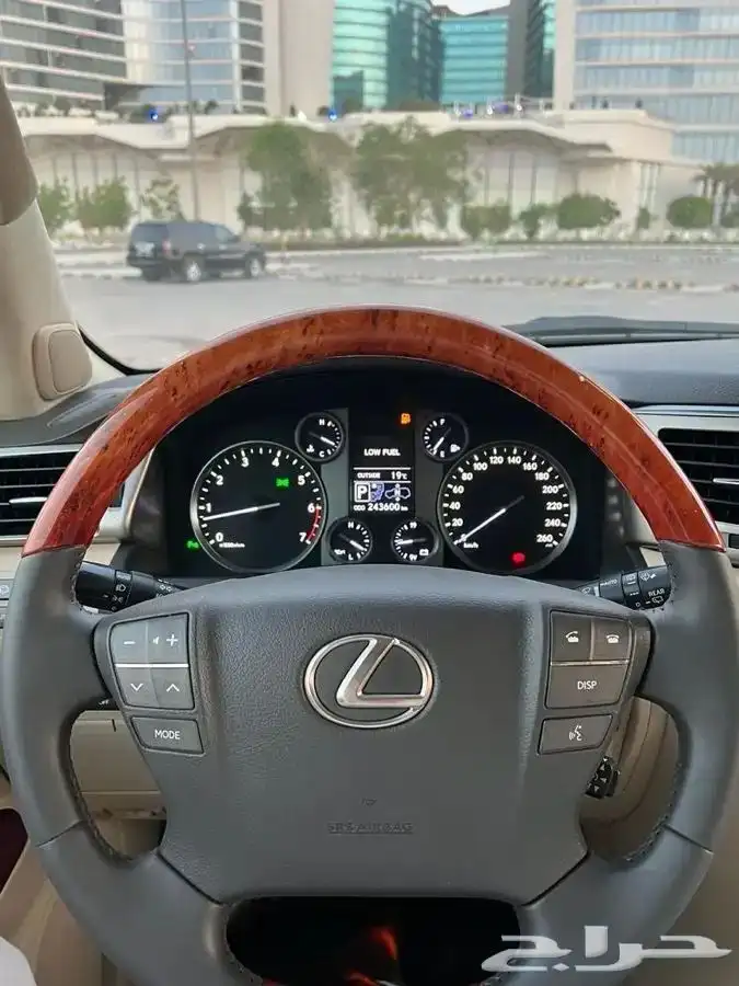 ( تم البيع ) جيب لكزس LX570 موديل 2013 نظيف جدا 22