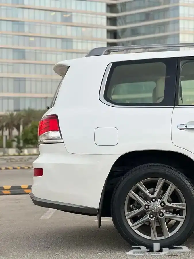 ( تم البيع ) جيب لكزس LX570 موديل 2013 نظيف جدا 9