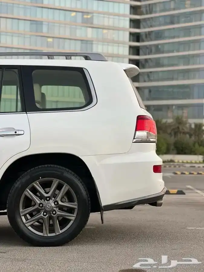 ( تم البيع ) جيب لكزس LX570 موديل 2013 نظيف جدا 6