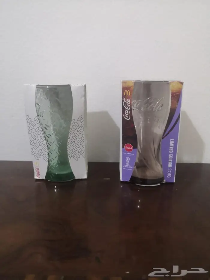 كأسين زجاجين لشركة كوكاكولا بإصدارين مختلفين قديمين .. 0