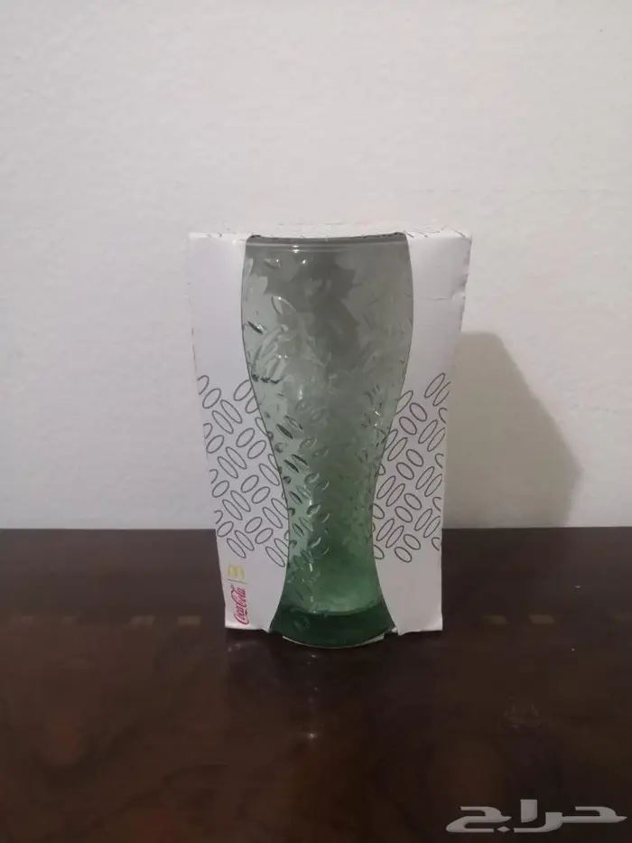 كأسين زجاجين لشركة كوكاكولا بإصدارين مختلفين قديمين .. 3