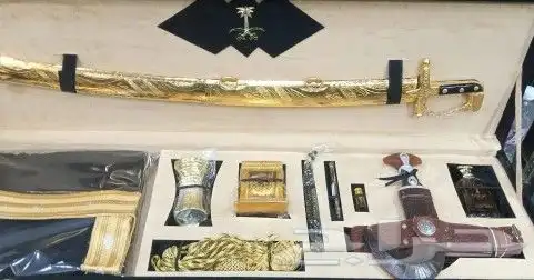 هدايا سيوف مشالح 6