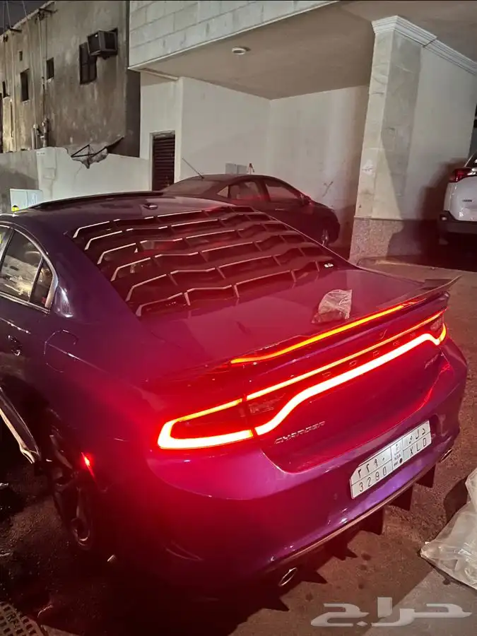 مدرج زجاج خلفي تشارجر 2011-2022 5