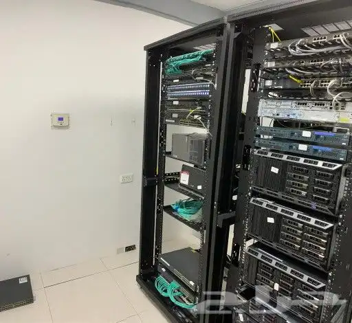 توريد وتركيب وتجهيز Server سيرفرات و التيار المنخفض 1