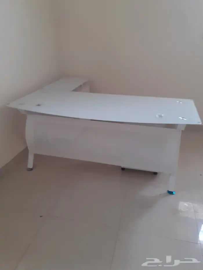 مكتب زجاج عروض 3