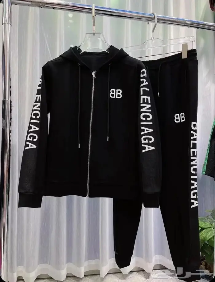 جواكت لويس فيتون وفندي ماركات متعددة 82