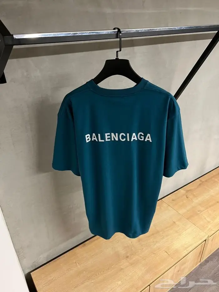 جواكت لويس فيتون وفندي ماركات متعددة 32