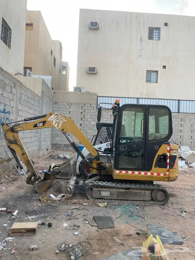 بكلين صغير مع الدقاق للايجار 3