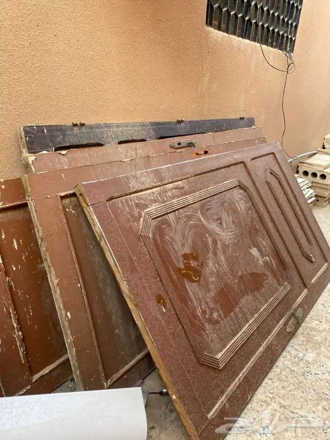 ابواب خشب. نظيفه 1