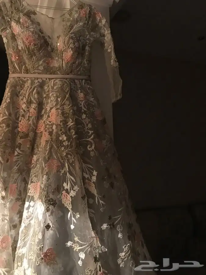 فستان زفاف وملكه 0