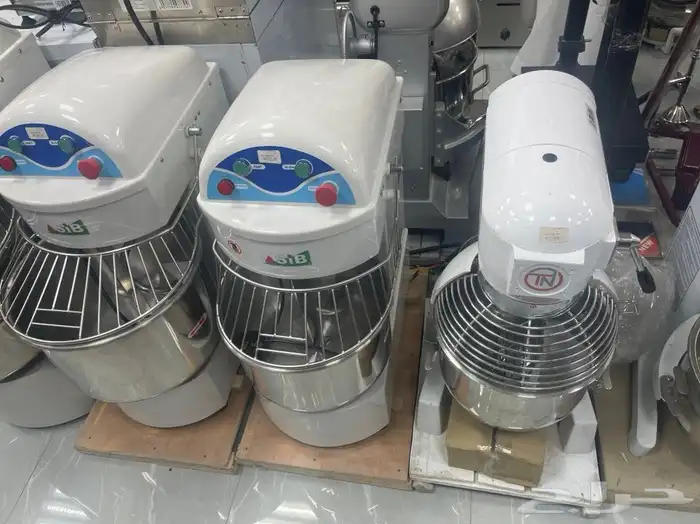 يوجد لدينه عجانه وخفق بجميع المقاسات 4