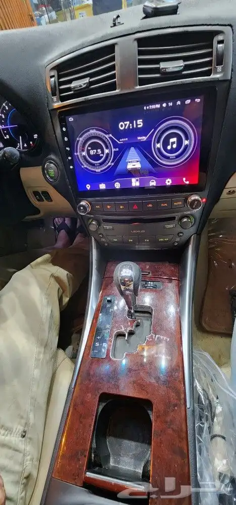 شاشة لكزس is300 بنظام الاندرويد والابل كاربلا 3