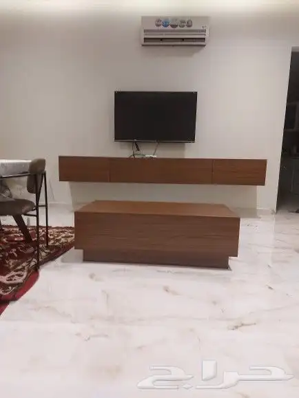 طاولة تلفاز معلقه بيضاء ورمادي واسود ورخامي 20