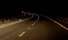 عيون قطط على الطاقة الشمسية 3