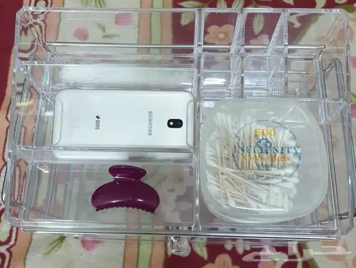 منظم مكياج 3