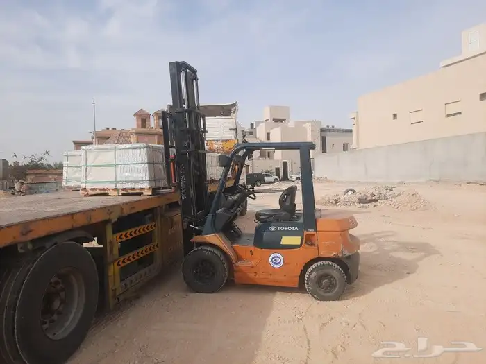 رافعات شوكيه فواركلفت للايجار 0508119399 2