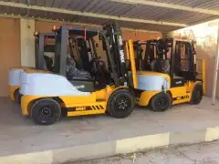 رافعات شوكية للإيجار اليومي والشهري 3