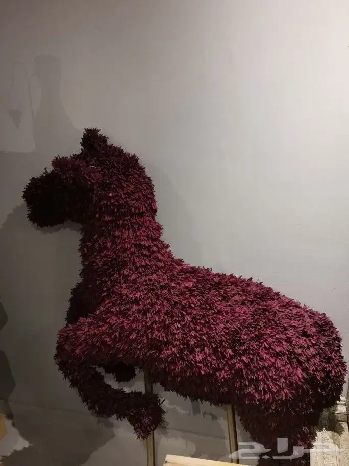 مجسم خيل من الازهار الصناعية 1