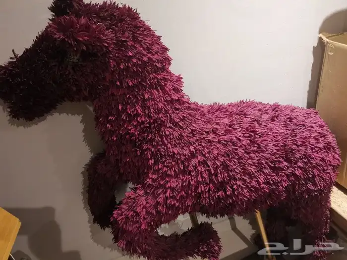 مجسم خيل من الازهار الصناعية 3