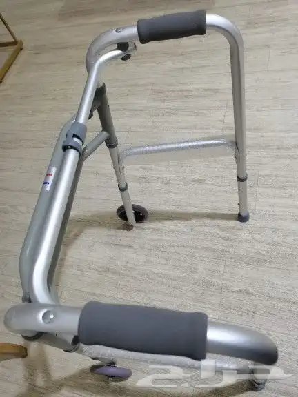 مشايه لكبار السن ماركة اصلية جديدة كفرات قدام 1