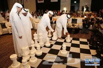 قطع شطرنج عملاقة للساحات و المقاهي 6
