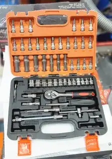 دريلات متنوعه بطاريتين وعده متنوعه 38