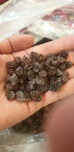 اللوز البجلي وزبيب الحماط والعنب المجفف 3