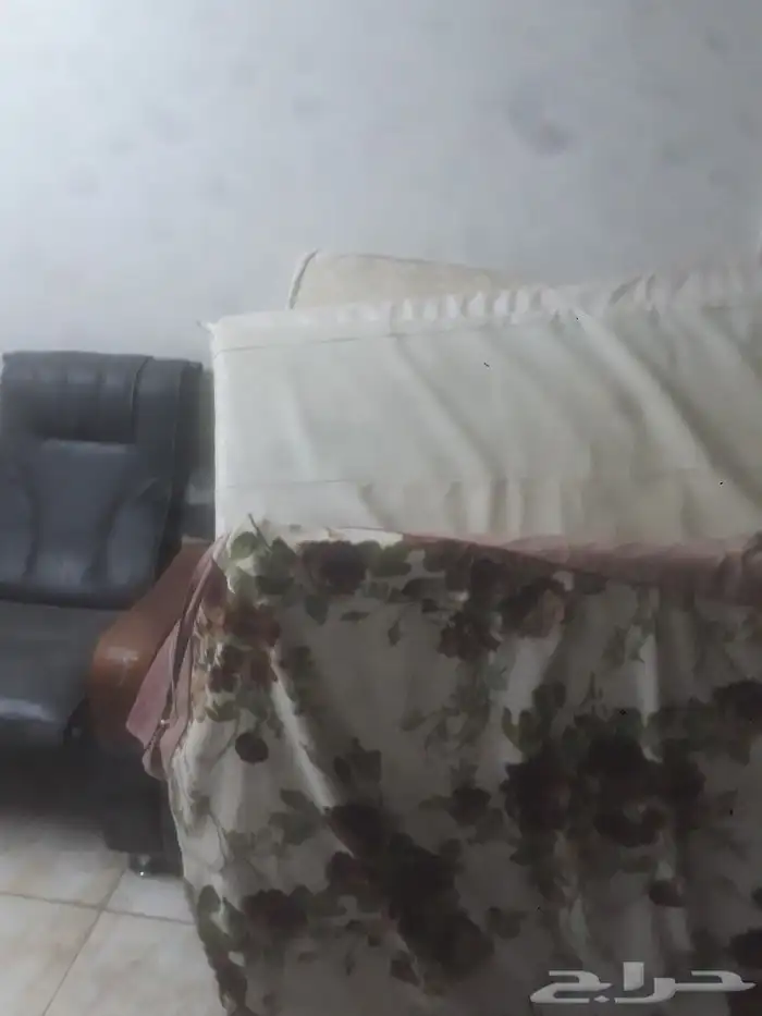 دواشق اسفنج ملبس جلد ومغسله جداريه مع الخلاط 2