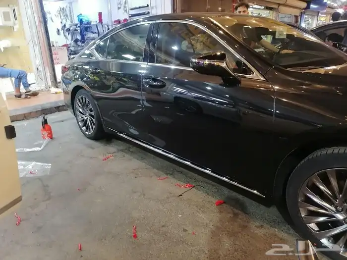 جناح ومساطر لكزس اي اس 2019_2022 7