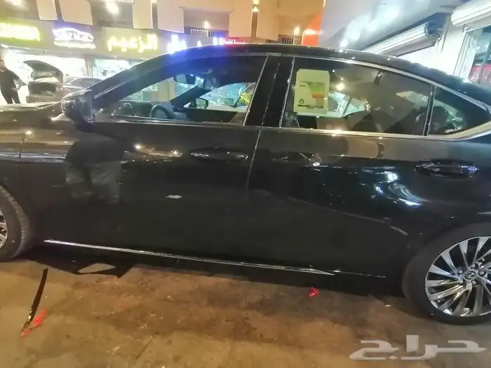 جناح ومساطر لكزس اي اس 2019_2022 4