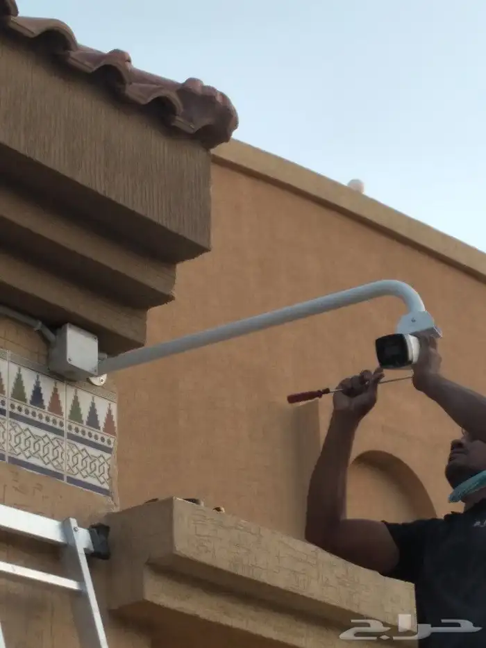 فني كاميرات مراقبه وتوريد وتأسيس 32
