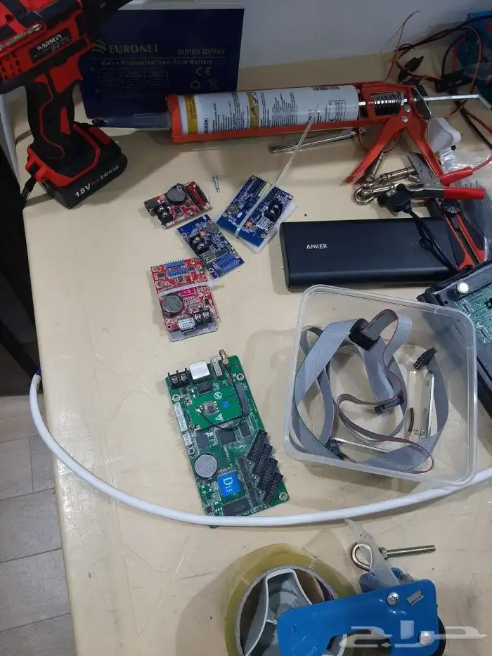 صيانه وإصلاح جميع شاشات المحطات والدعاية 2