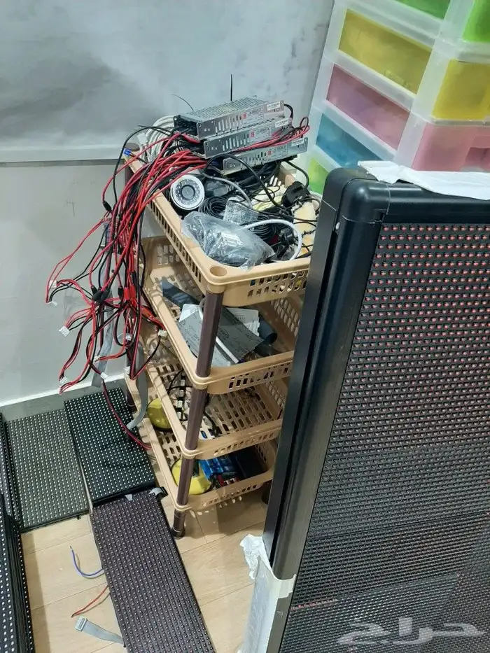 صيانه وإصلاح جميع شاشات المحطات والدعاية 5