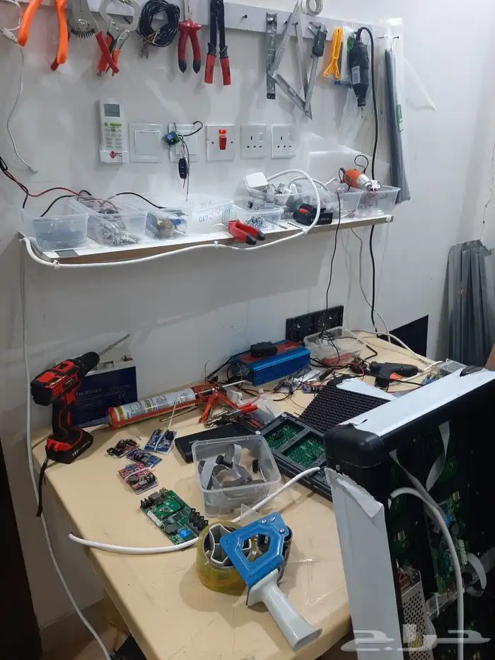 صيانه وإصلاح جميع شاشات المحطات والدعاية 0