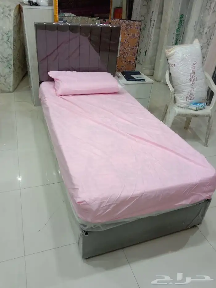 للبيع سرر ومراتب وجميع انواع مفروشات 1