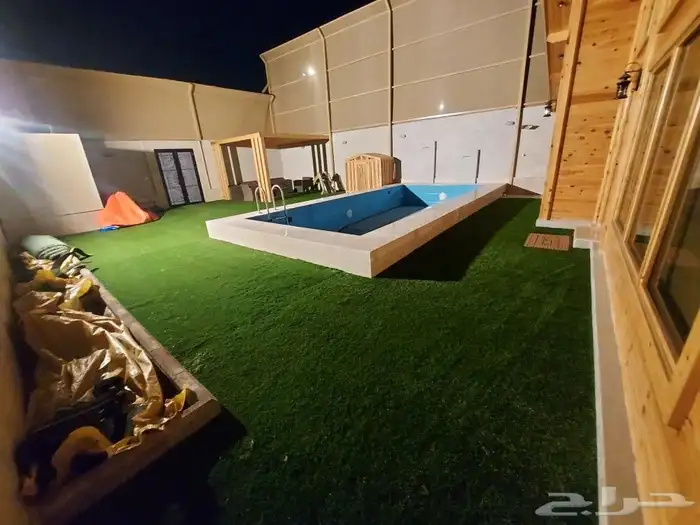 معلم تركيب موكيت عشب صناعي مشمع نجيله بدل خشب 28