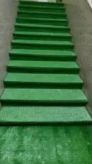 معلم تركيب موكيت عشب صناعي مشمع نجيله بدل خشب 21