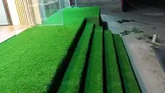 معلم تركيب موكيت عشب صناعي مشمع نجيله بدل خشب 14