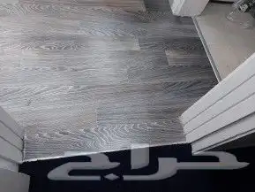 معلم تركيب موكيت عشب صناعي مشمع نجيله بدل خشب 12