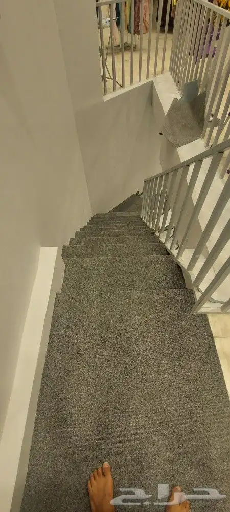 معلم تركيب موكيت عشب صناعي مشمع نجيله بدل خشب 10